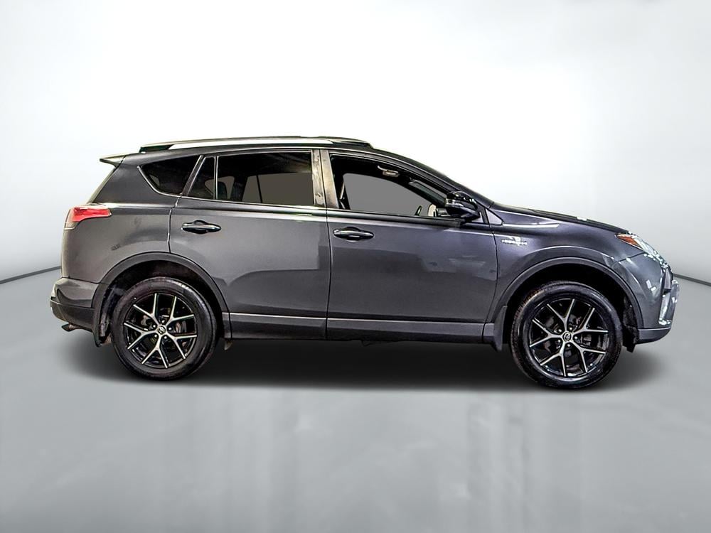Toyota RAV4 hybride SE 2017 d&rsquo;occasion à vendre - 2
