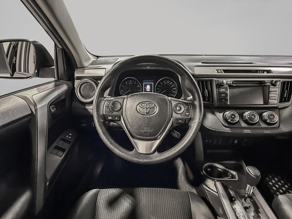 Toyota RAV4 LE 2018 d&rsquo;occasion à vendre - 18