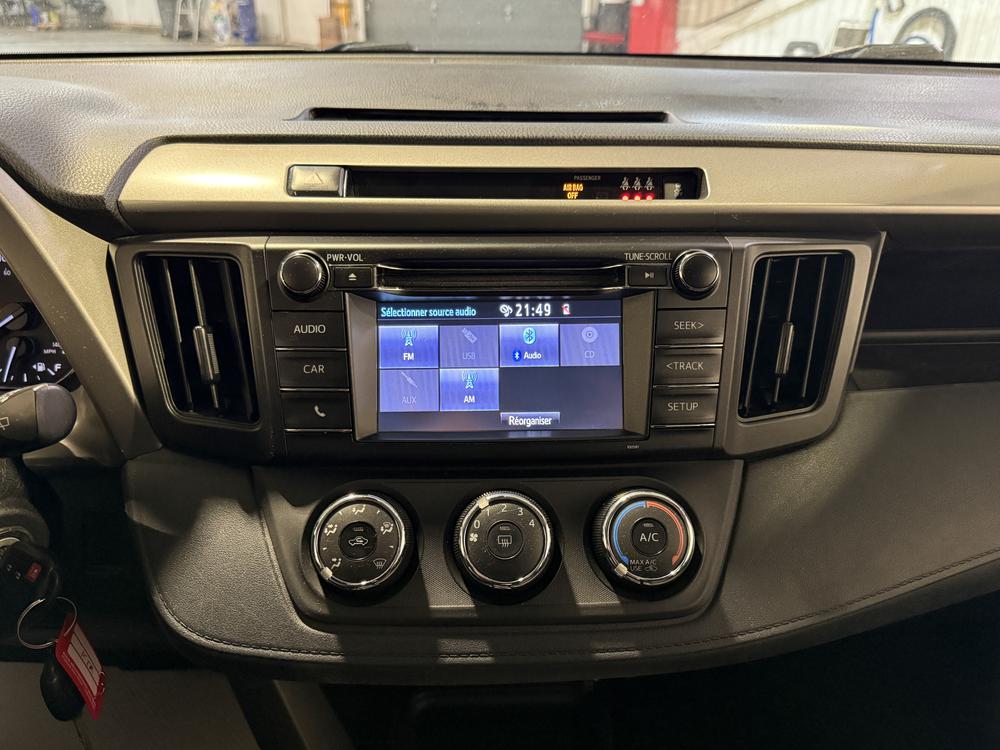 Toyota RAV4 LE 2018 d&rsquo;occasion à vendre - 26