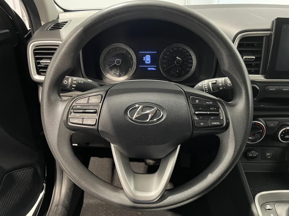Hyundai Venue Essential 2021 d&rsquo;occasion à vendre - 14