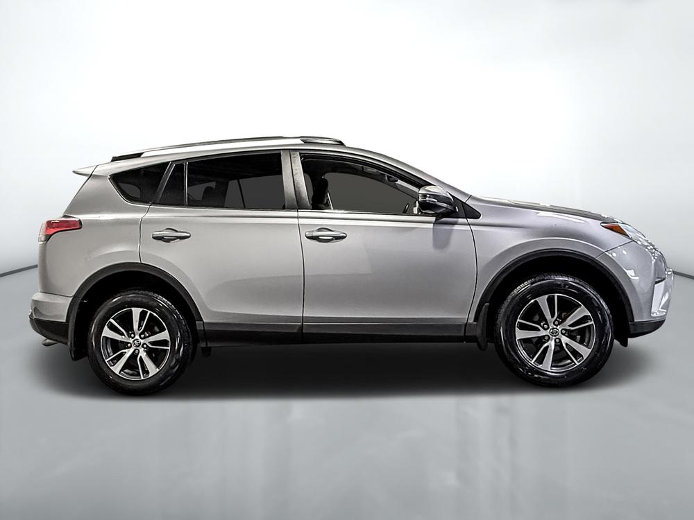Toyota RAV4 LE 2018 d&rsquo;occasion à vendre - 2