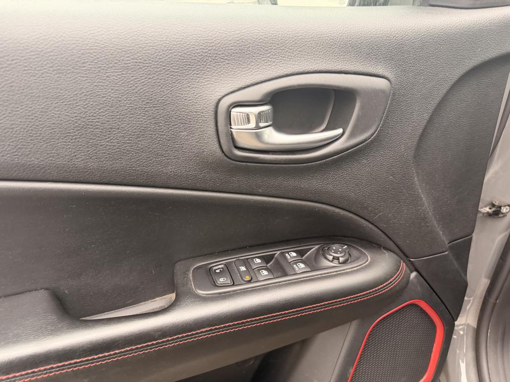Jeep Compass 2020 Gris usage à vendre Jeep Compass 2020 Gris usage à vendre
