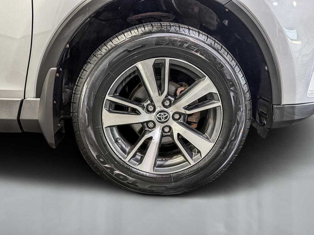 Toyota RAV4 LE 2018 d&rsquo;occasion à vendre - 12