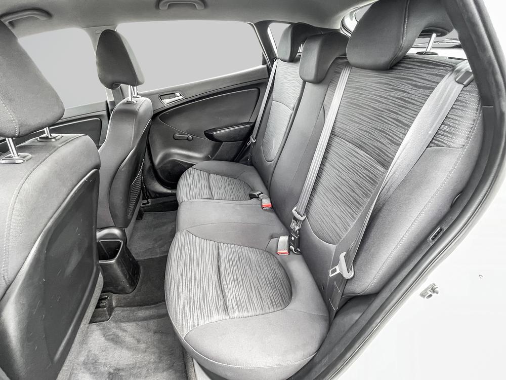 Hyundai Accent L 2017 à vendre à Trois-Rivières - 21
