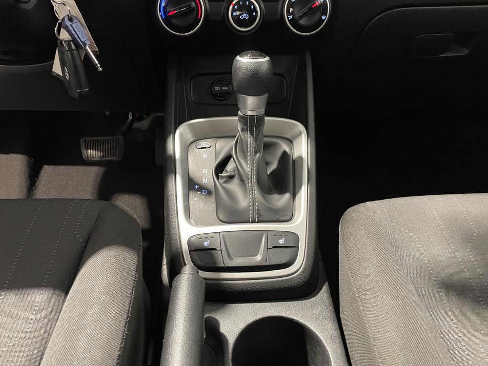 Hyundai Venue Essential 2021 d&rsquo;occasion à vendre - 26
