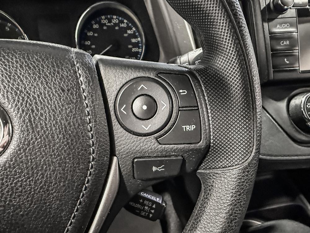 Toyota RAV4 LE 2018 d&rsquo;occasion à vendre - 21