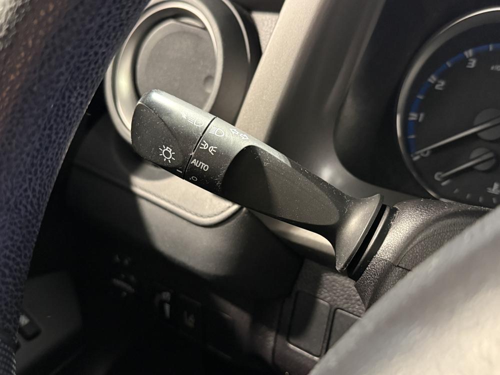 Toyota RAV4 LE 2018 d&rsquo;occasion à vendre - 22