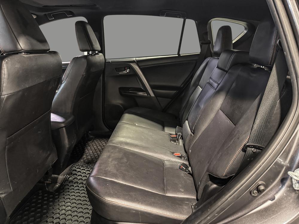 Toyota RAV4 hybride SE 2017 d&rsquo;occasion à vendre - 31