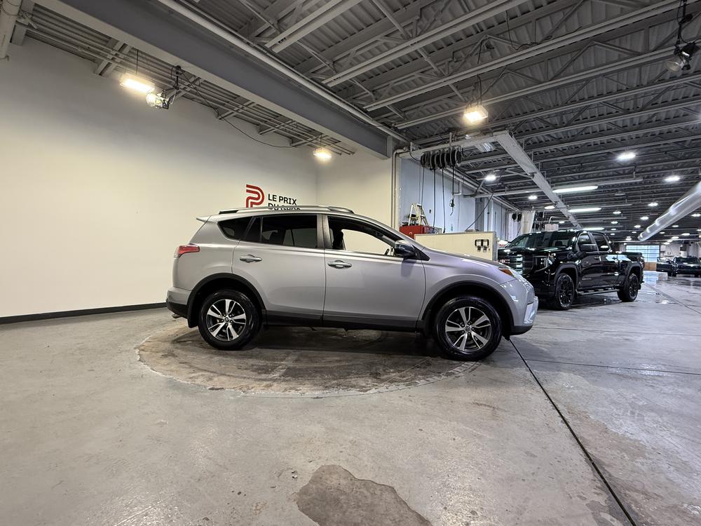 Toyota RAV4 LE 2018 d&rsquo;occasion à vendre - 2