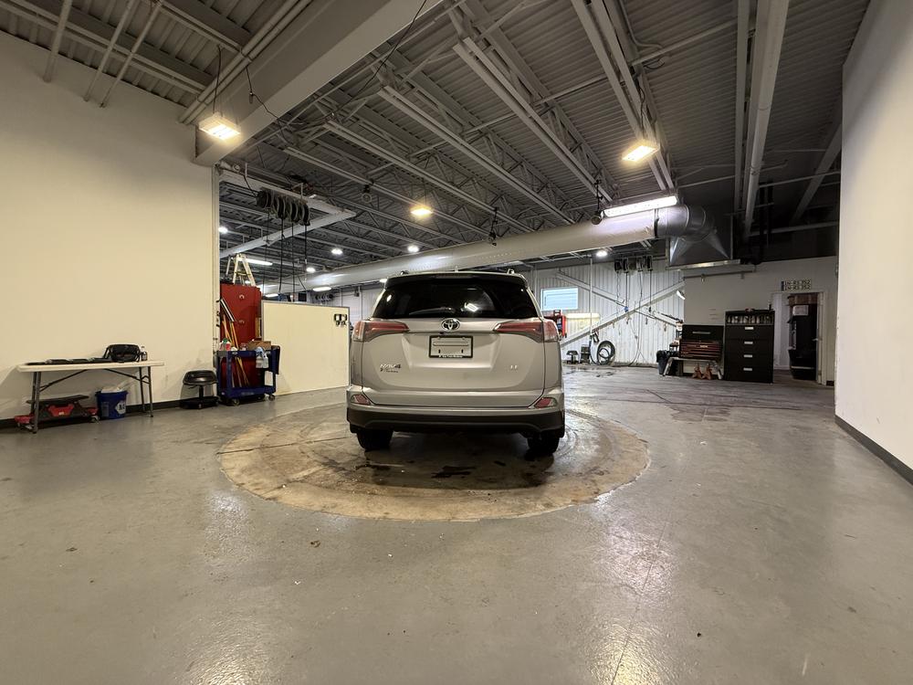 Toyota RAV4 LE 2018 d&rsquo;occasion à vendre - 4