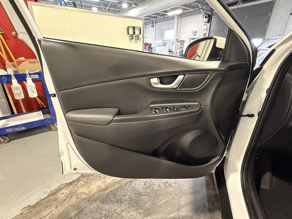 Hyundai Kona Preferred W/sun & leather package 2023 d&rsquo;occasion à vendre - 14