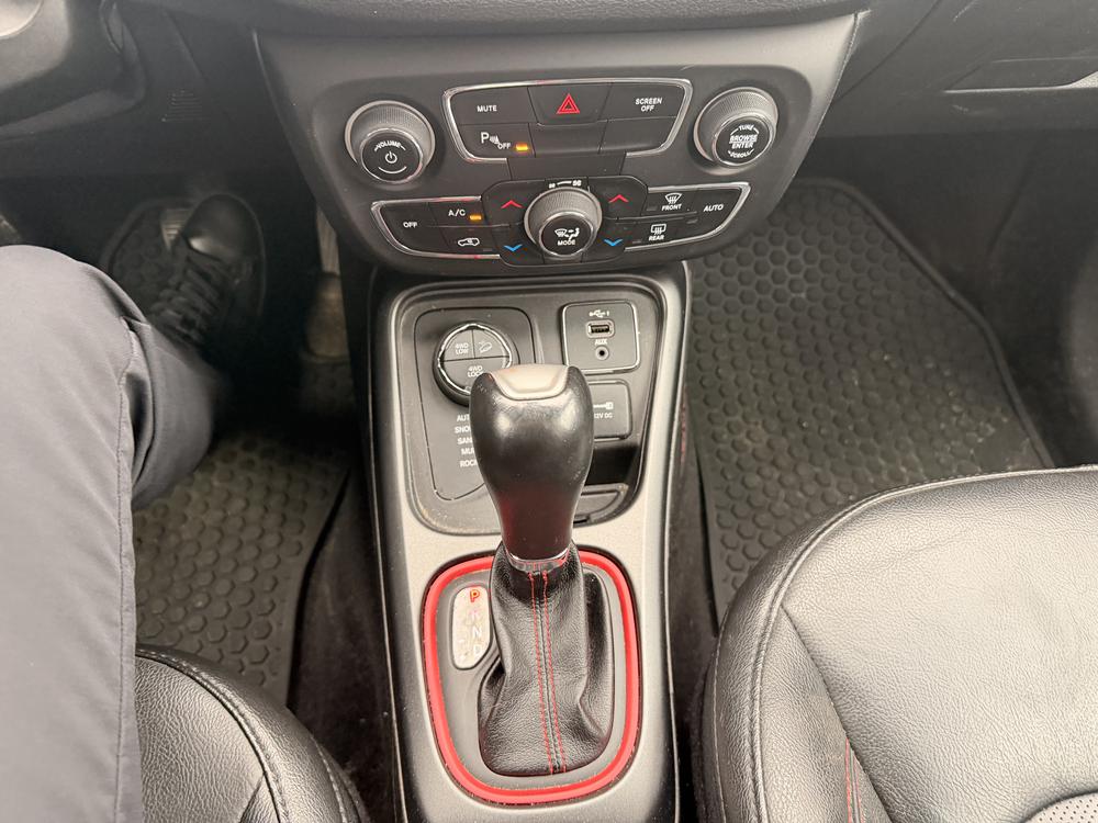 Jeep Compass 2020 Gris usage à vendre Jeep Compass 2020 Gris usage à vendre