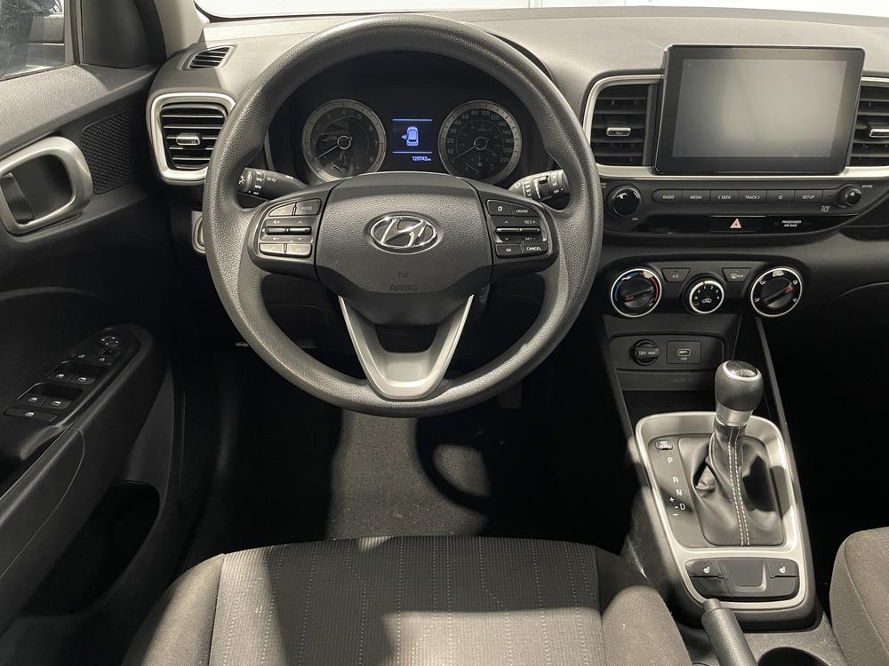 Hyundai Venue Essential 2021 d&rsquo;occasion à vendre - 11