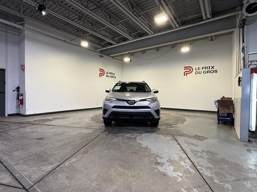 Toyota RAV4 LE 2018 d&rsquo;occasion à vendre - 9