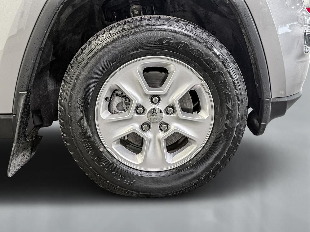 Jeep Grand Cherokee 2017 Argent usage à vendre Jeep Grand Cherokee 2017 Argent usage à vendre