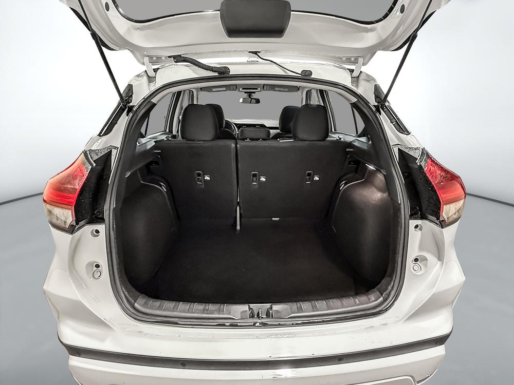 Nissan Kicks Play 2025 Blanc usage à vendre Nissan Kicks Play 2025 Blanc usage à vendre