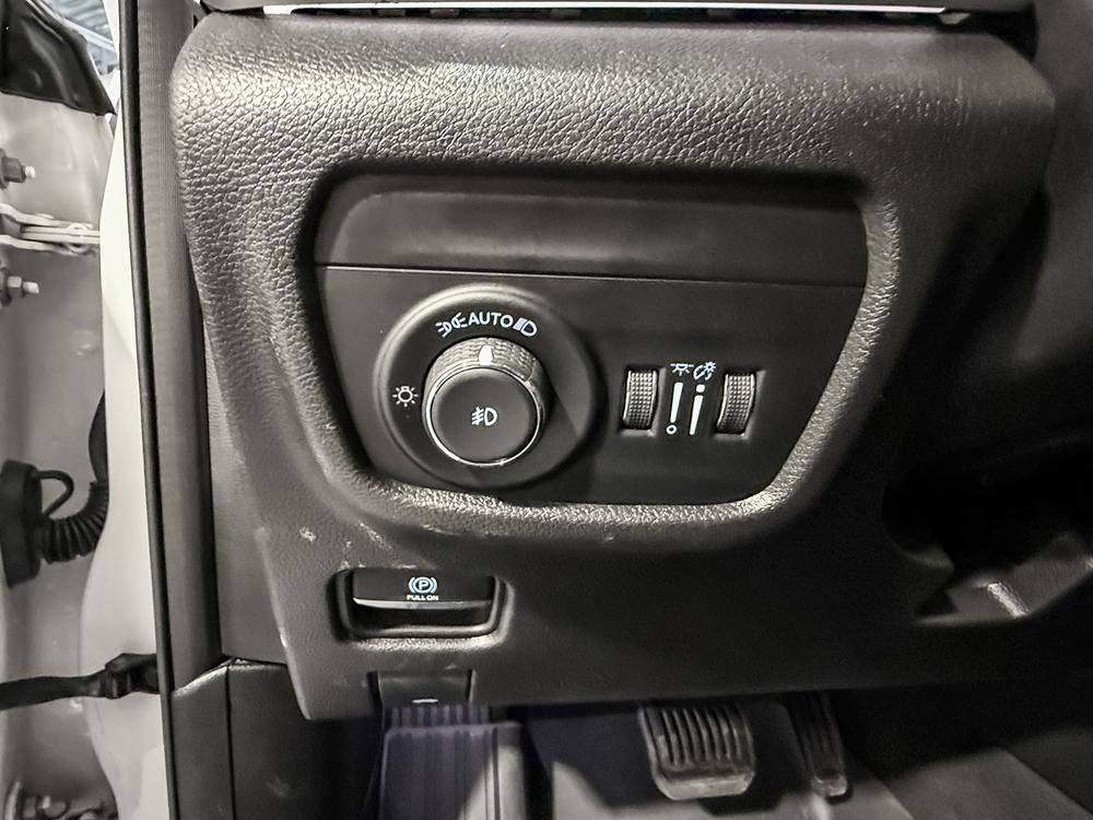 Jeep Grand Cherokee 2023 Blanc usage à vendre Jeep Grand Cherokee 2023 Blanc usage à vendre