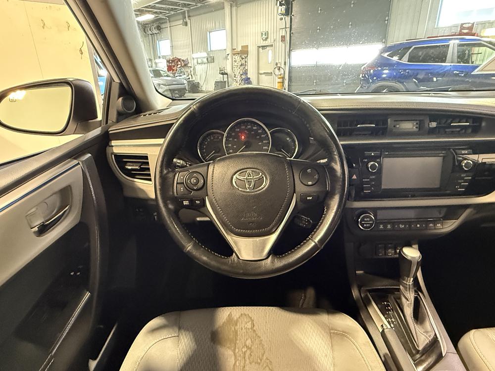 Toyota Corolla CE 2016 d&rsquo;occasion à vendre - 18