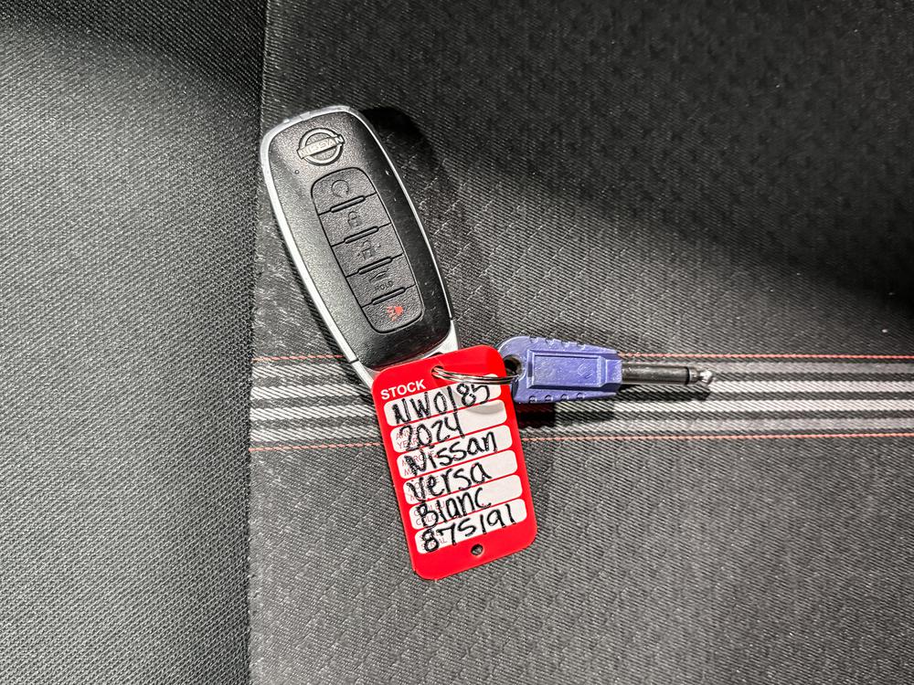 Nissan Versa 2024 Blanc usage à vendre Nissan Versa 2024 Blanc usage à vendre