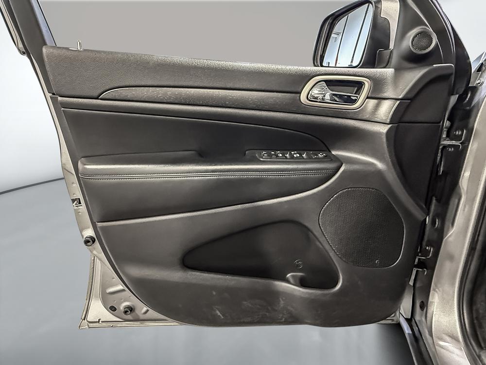 Jeep Grand Cherokee 2017 Argent usage à vendre Jeep Grand Cherokee 2017 Argent usage à vendre