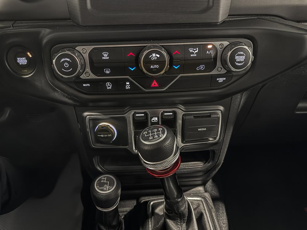 Jeep Wrangler Unlimited Willys 2022 d&rsquo;occasion à vendre - 28