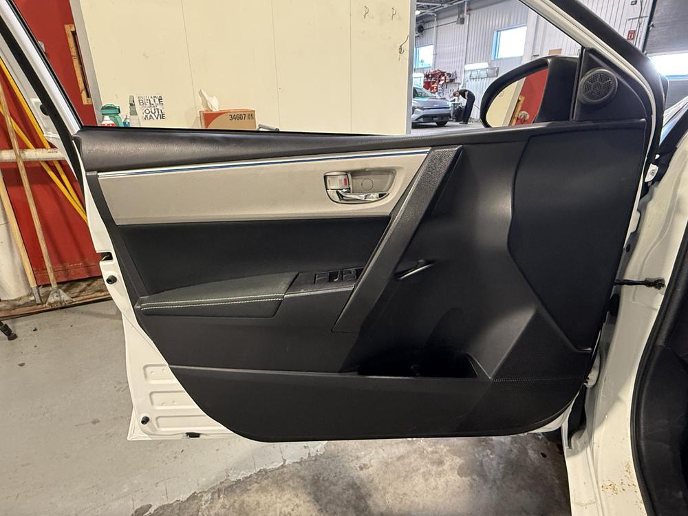 Toyota Corolla CE 2016 d&rsquo;occasion à vendre - 14