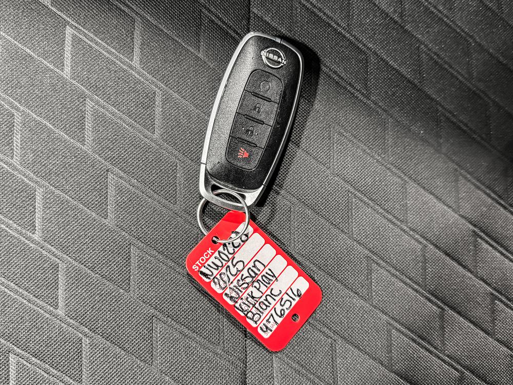 Nissan Kicks Play 2025 Blanc usage à vendre Nissan Kicks Play 2025 Blanc usage à vendre