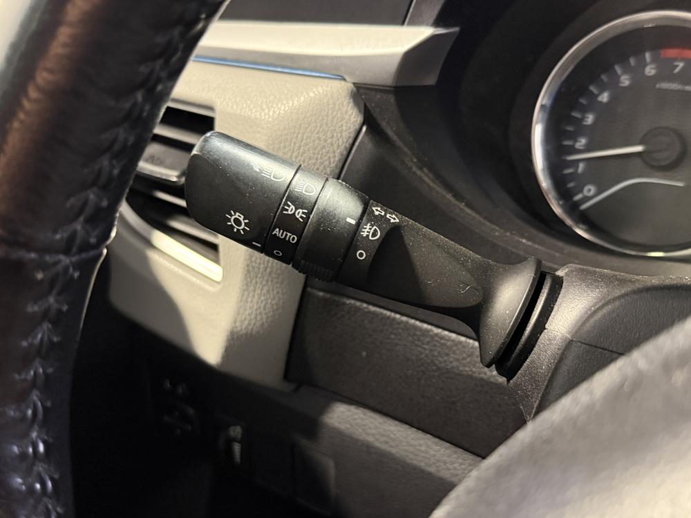 Toyota Corolla CE 2016 d&rsquo;occasion à vendre - 22