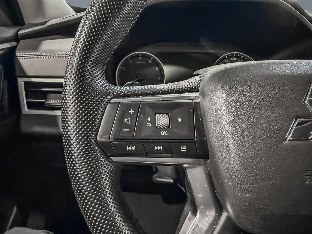 Mitsubishi Outlander 2023 Noir usage à vendre Mitsubishi Outlander 2023 Noir usage à vendre