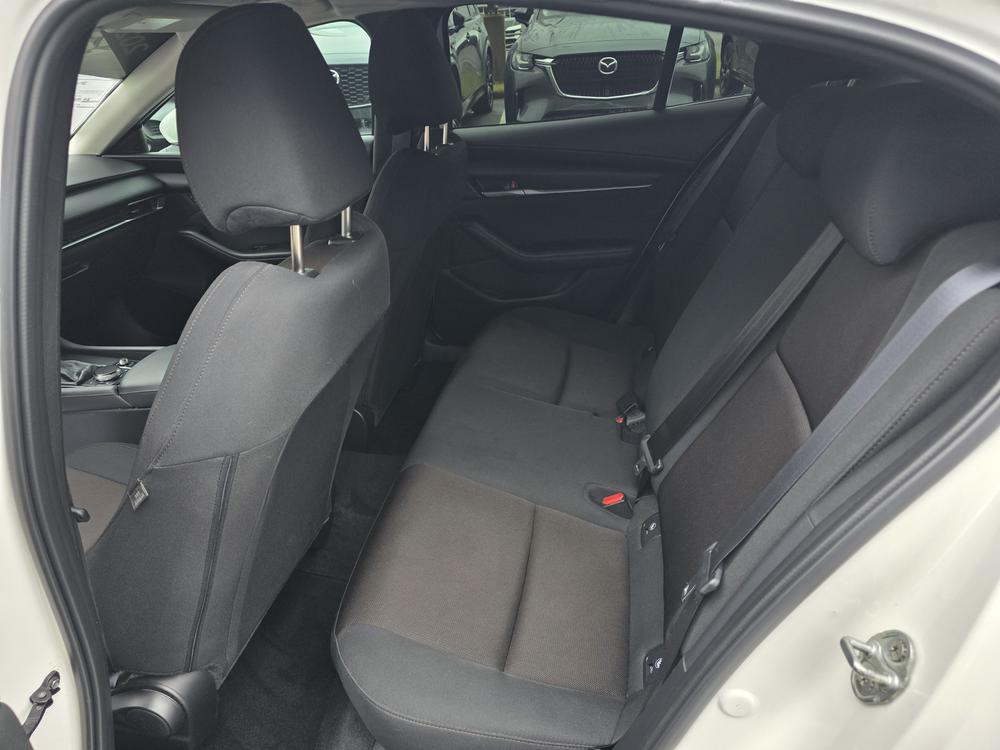 Mazda Mazda3 GX 2024 d&rsquo;occasion à vendre - 13