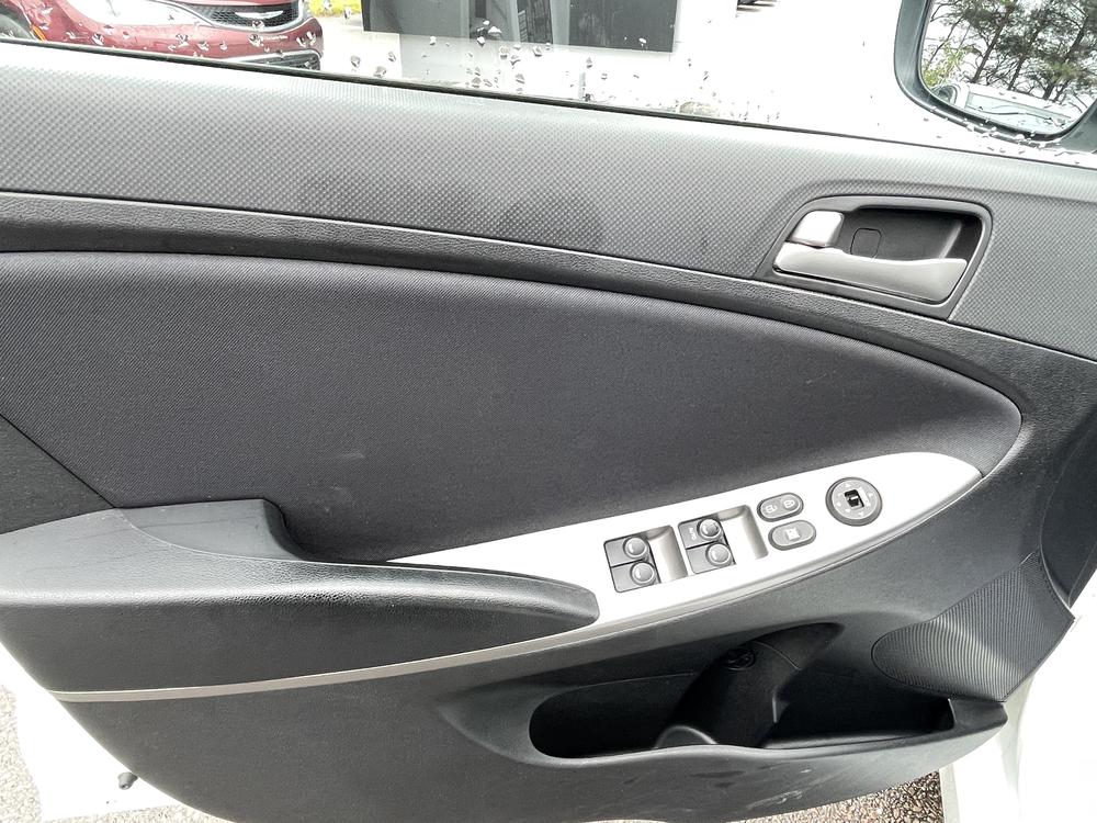 Hyundai Accent GL 2016 d&rsquo;occasion à vendre - 12