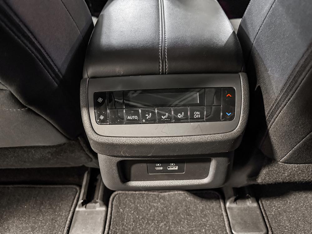 Nissan Pathfinder 2024 Gris usage à vendre Nissan Pathfinder 2024 Gris usage à vendre