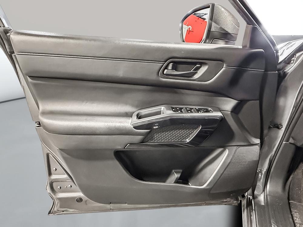 Nissan Pathfinder 2024 Gris usage à vendre Nissan Pathfinder 2024 Gris usage à vendre