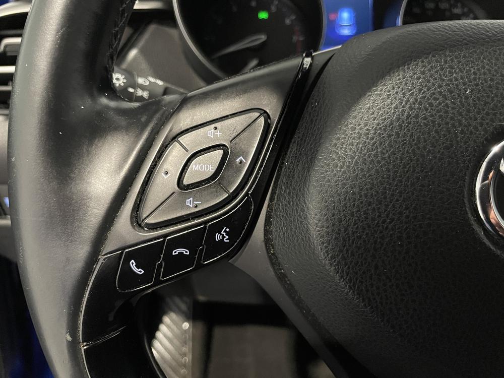 Toyota C-HR 2018 Bleu usage à vendre Toyota C-HR 2018 Bleu usage à vendre