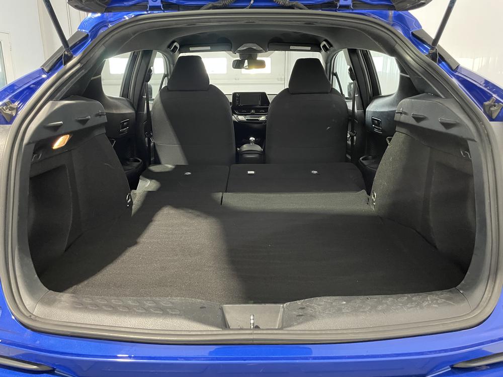 Toyota C-HR 2018 Bleu usage à vendre Toyota C-HR 2018 Bleu usage à vendre