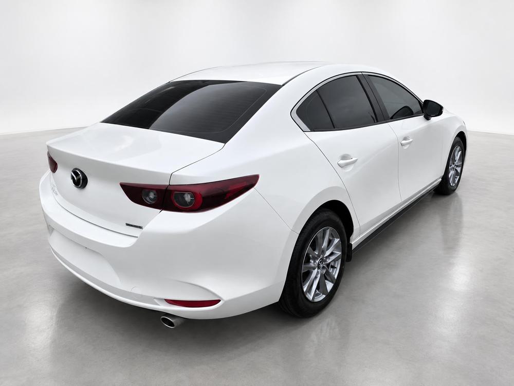 Mazda Mazda3 2024 Blanc usage à vendre Mazda Mazda3 2024 Blanc usage à vendre