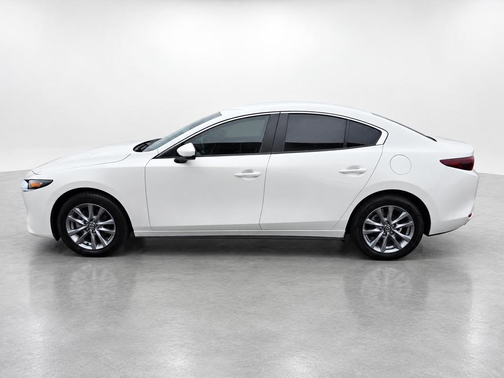 Mazda Mazda3 2024 Blanc usage à vendre Mazda Mazda3 2024 Blanc usage à vendre