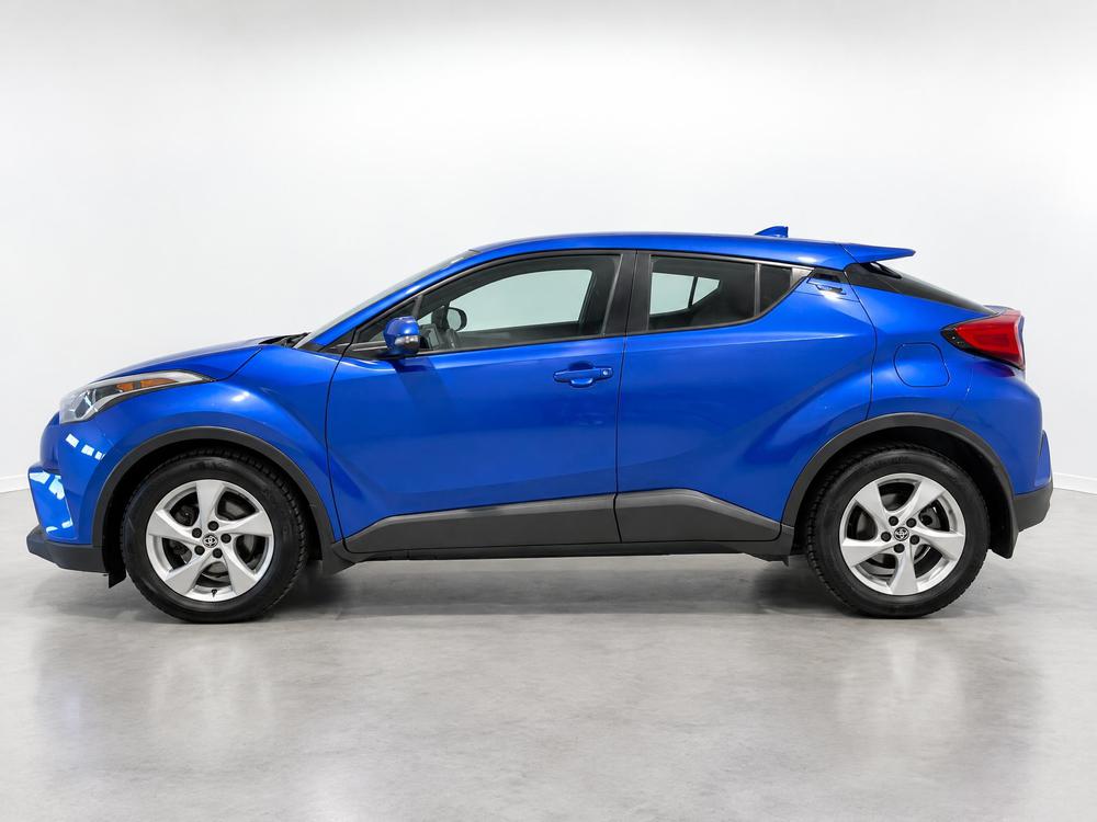 Toyota C-HR 2018 Bleu usage à vendre Toyota C-HR 2018 Bleu usage à vendre