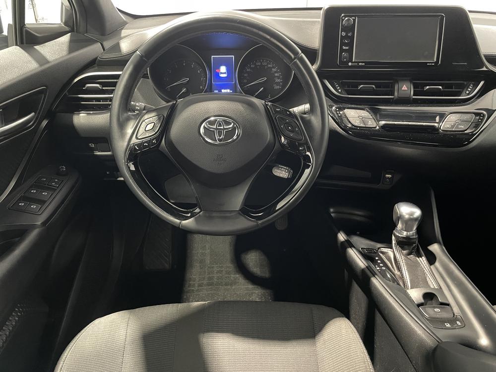 Toyota C-HR 2018 Bleu usage à vendre Toyota C-HR 2018 Bleu usage à vendre