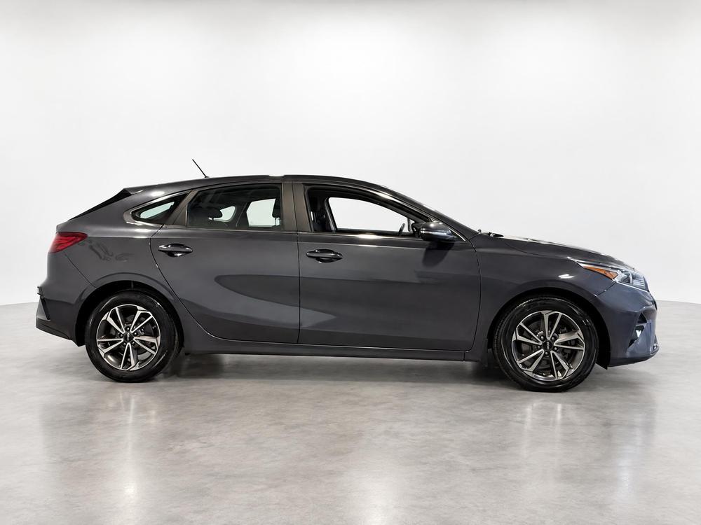 Kia Forte5 EX 2022 d&rsquo;occasion à vendre - 7