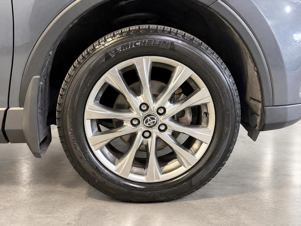 Toyota RAV4 hybride LIMITED AWD 2016 d&rsquo;occasion à vendre - 13