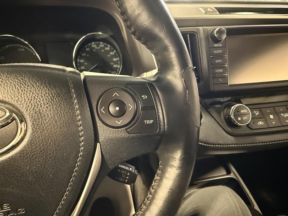 Toyota RAV4 hybride LIMITED AWD 2016 d&rsquo;occasion à vendre - 22