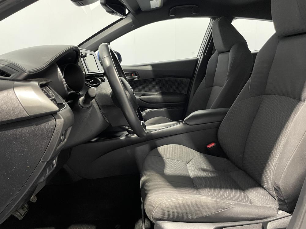 Toyota C-HR 2018 Bleu usage à vendre Toyota C-HR 2018 Bleu usage à vendre