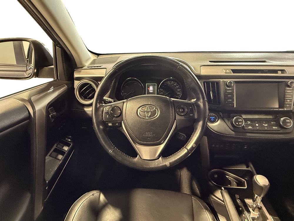 Toyota RAV4 hybride LIMITED AWD 2016 d&rsquo;occasion à vendre - 19