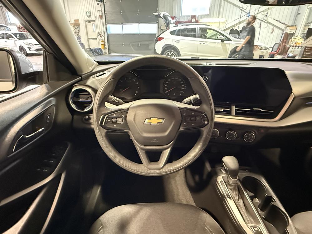 Chevrolet Trax LS 2025 d&rsquo;occasion à vendre - 17