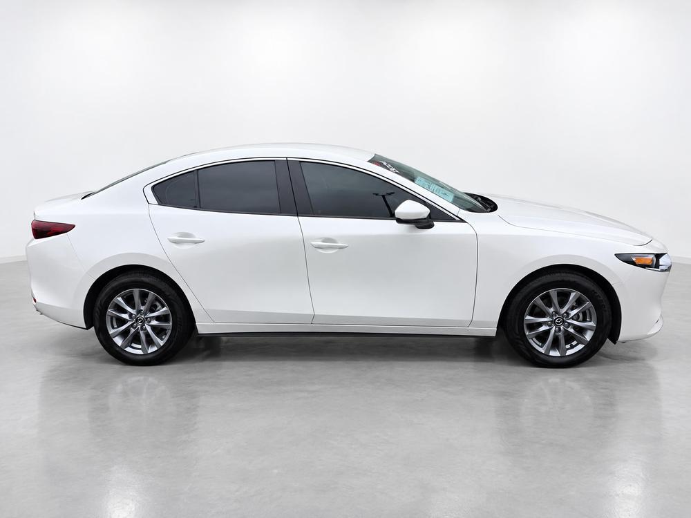 Mazda Mazda3 2024 Blanc usage à vendre Mazda Mazda3 2024 Blanc usage à vendre