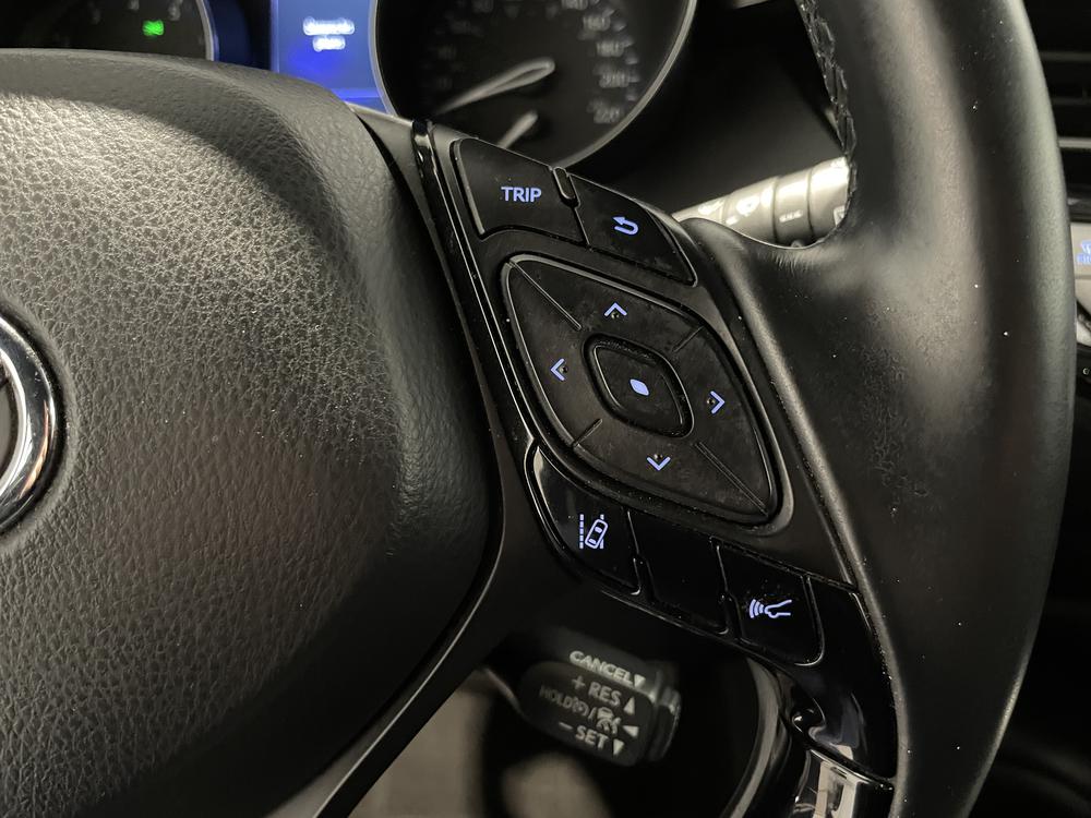 Toyota C-HR 2018 Bleu usage à vendre Toyota C-HR 2018 Bleu usage à vendre