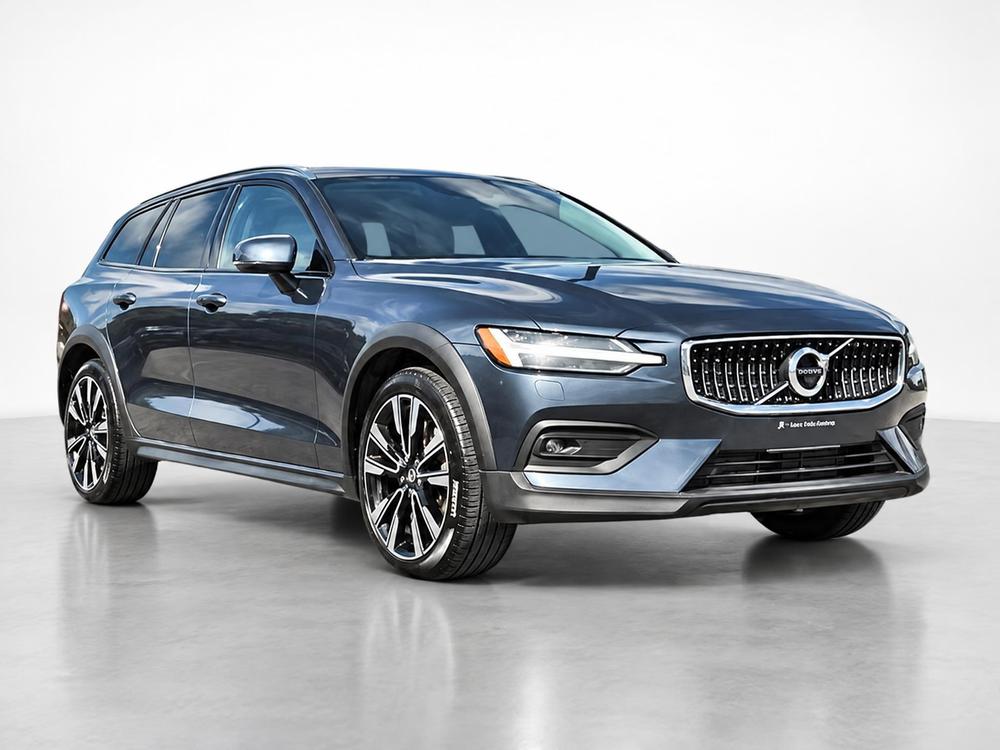 Volvo V60 Cross Country T5 PREMIER AWD // PLUS PACKAGE