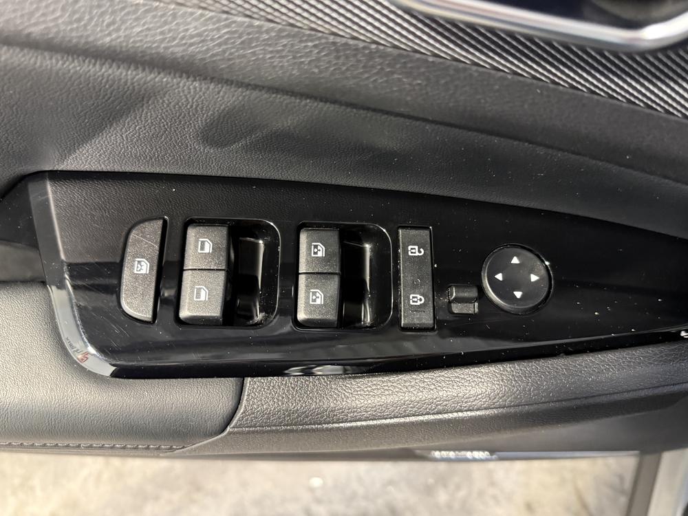 Kia Sportage hybride rechargeable 2025 Gris usage à vendre Kia Sportage hybride rechargeable 2025 Gris usage à vendre