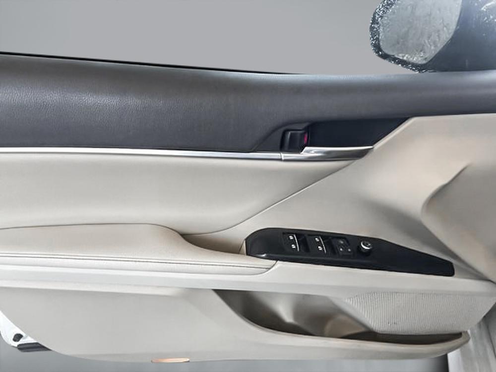 Toyota Camry HYBRIDE XLE 2019 d&rsquo;occasion à vendre - 11